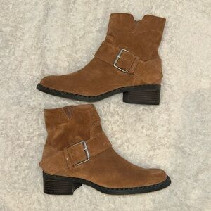 Gentle Souls by Kenneth Cole Best Slit Moto in Luggage Size 7.5